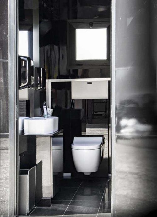 particolare di una delle due zone bagno del monoblocco cc-bm-x2