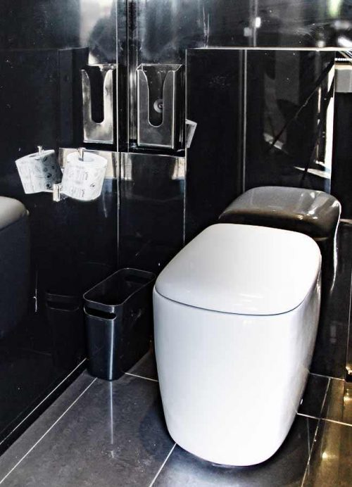 WC in monoblocco con 3 stanze da bagno